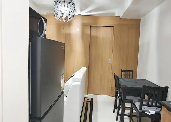 Staycation At Red Apartment Manila